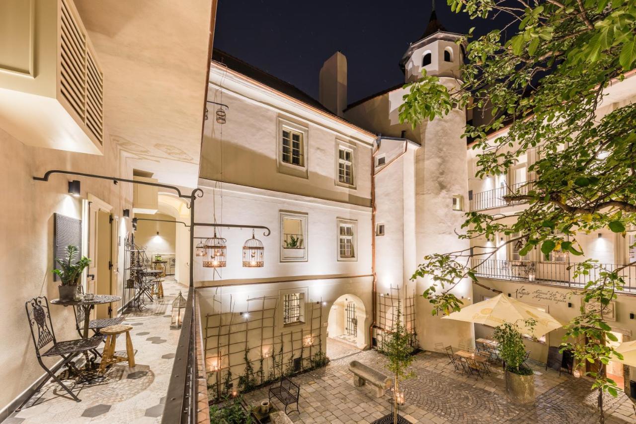 Aparthotel Mooo By The Castle Praga Exterior foto